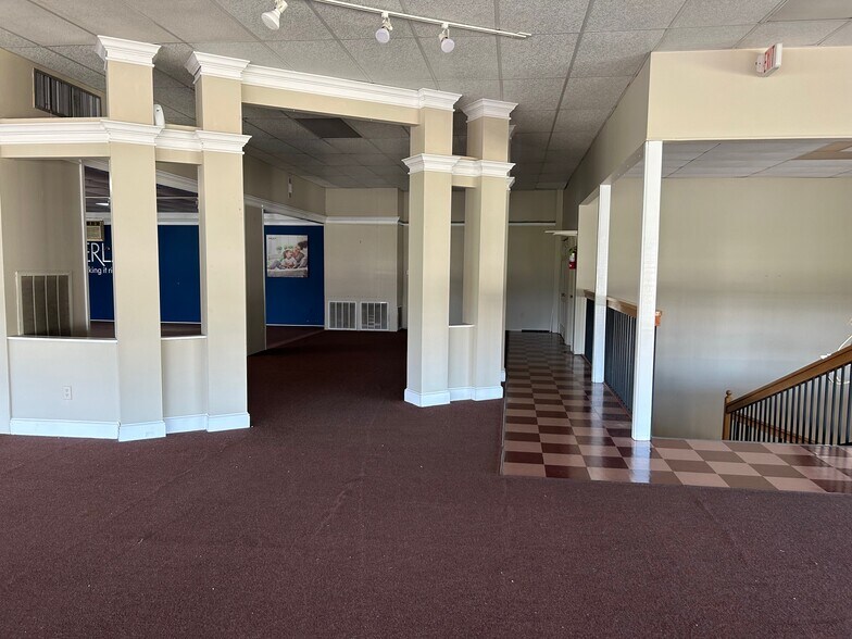 More Photos Of 60 Macarthur Dr, Alexandria Freestanding For Lease