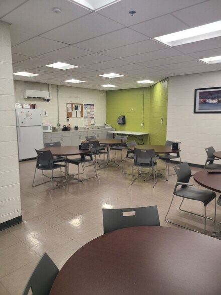 More Photos Of 3866 N Providence Rd, Newtown Square Light Manufacturing For Lease