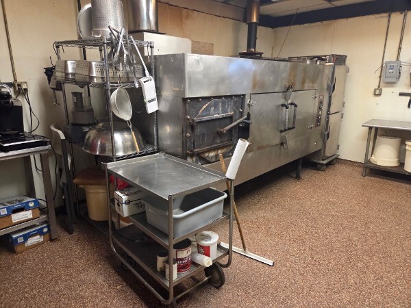 More Photos Of 6 Dexter Plz, Pearl River Warehouse For Lease