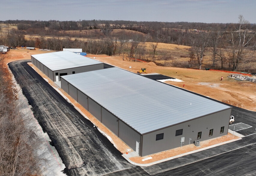 More Photos Of 1894 E 1st Ave, Bentonville Industrial For Lease