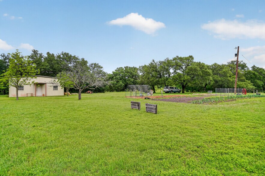 More Photos Of 14145 US-281, Santo Specialty For Sale