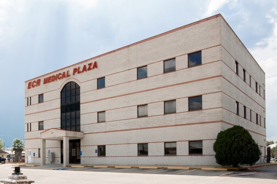 More Photos Of 203 N College Ave, Cleveland Medical For Sale