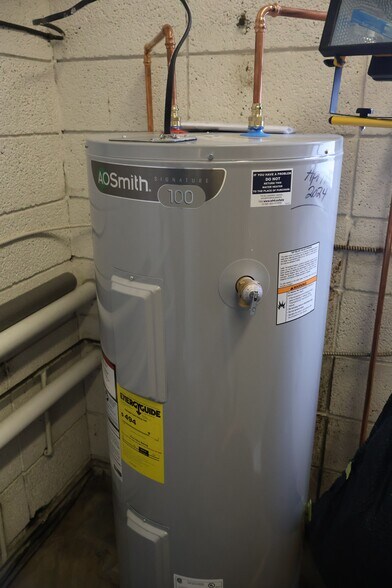 More Photos Of 311 Vischer Ferry Rd, Clifton Park Auto Repair For Sale