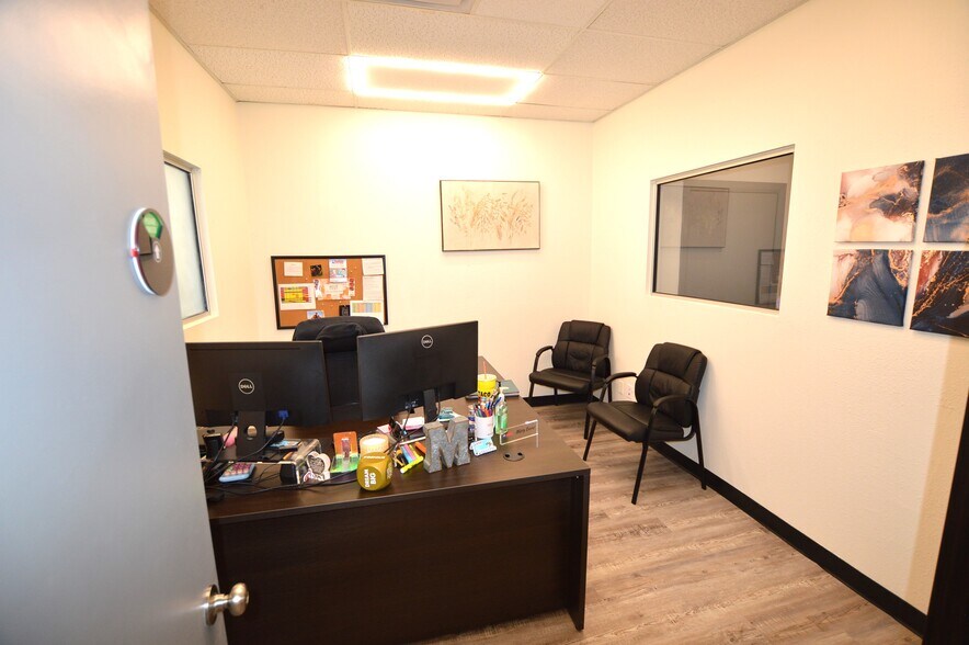 More Photos Of 202 W Davis St, Mesquite Office For Sale