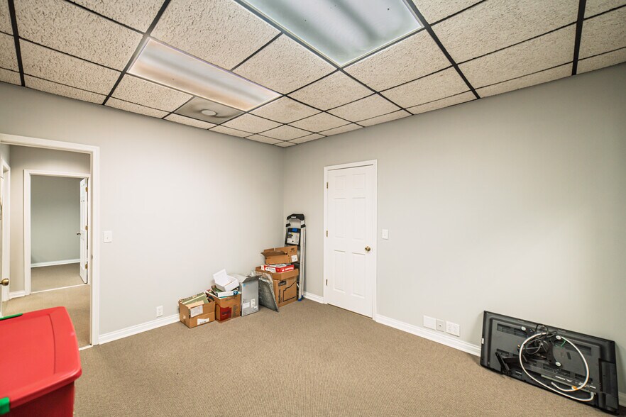 More Photos Of 3140 Parisa Dr, Paducah Office For Sale