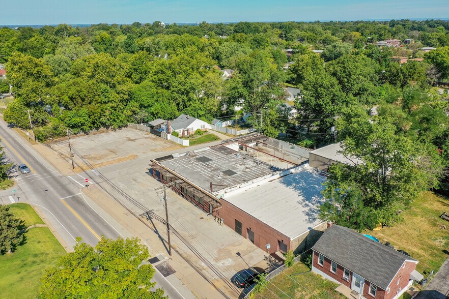 More Photos Of 10041 Lackland Rd, Overland Freestanding For Sale