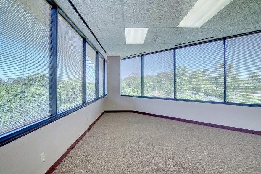 More Photos Of 7670 Woodway Dr, Houston Office For Lease