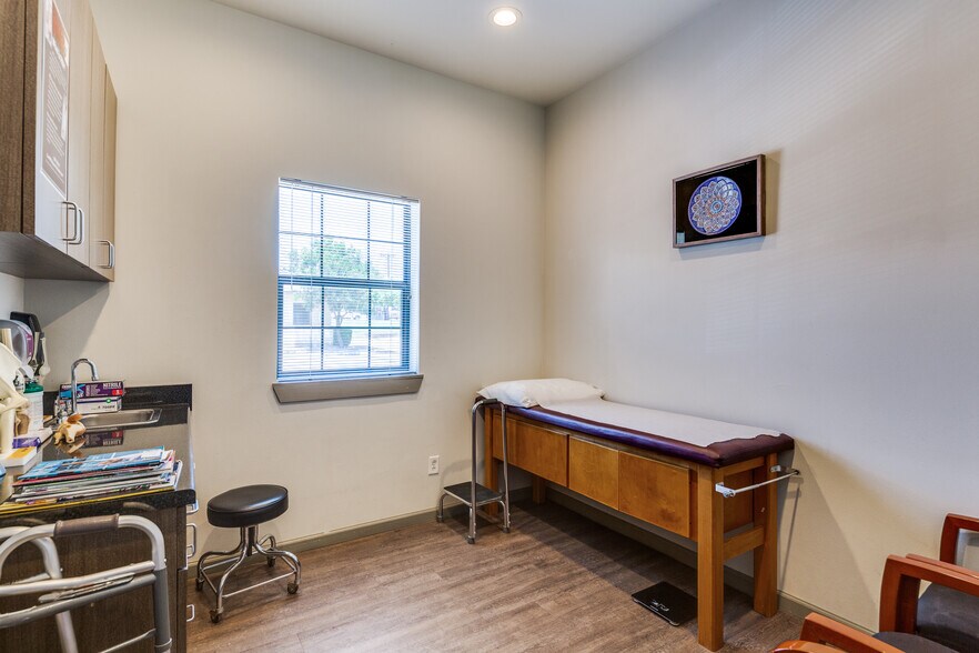 More Photos Of 2122 Babcock Rd, San Antonio Medical For Sale