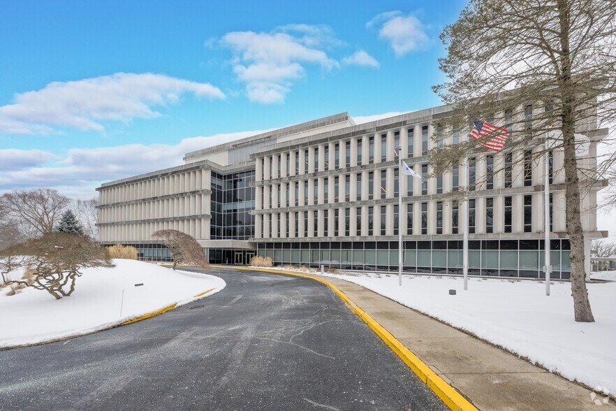 More Photos Of 700 Quaker Ln, Warwick Office For Lease