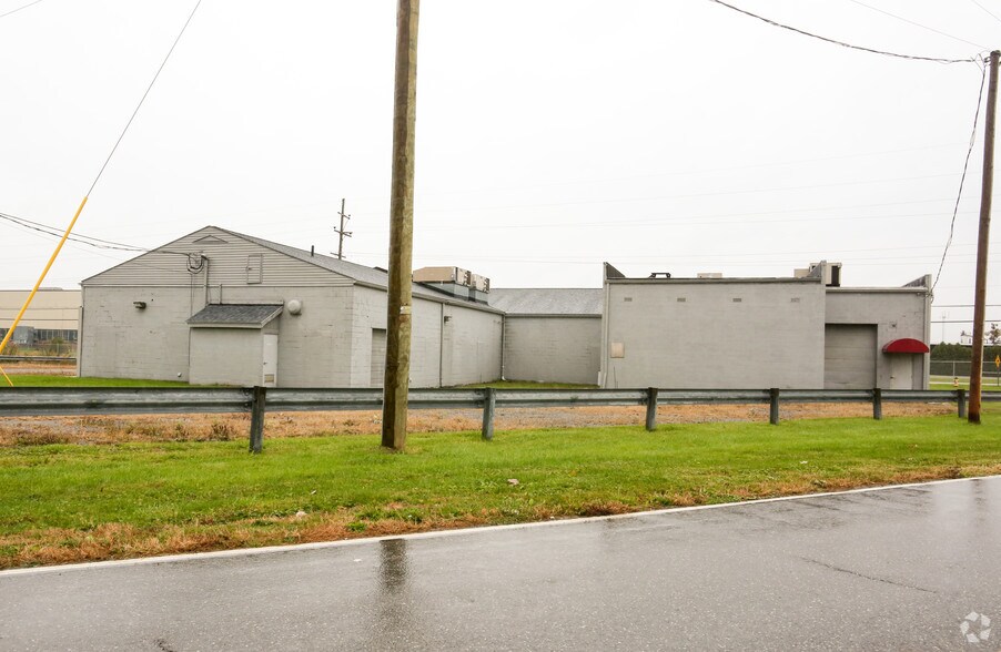 More Photos Of 1300 N River Rd, Warren Flex For Lease