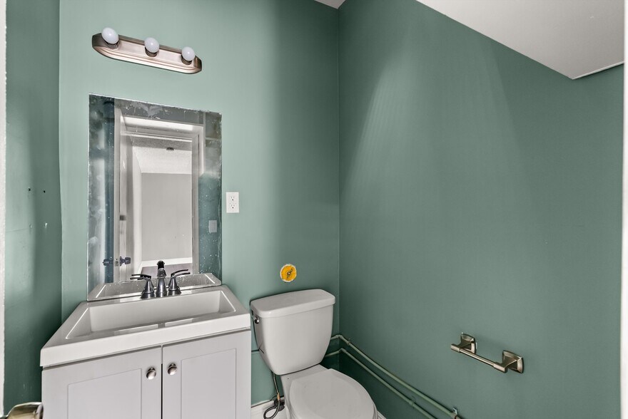 More Photos Of 2329-2335 W Sequoia Ave, Anaheim General Retail For Sale