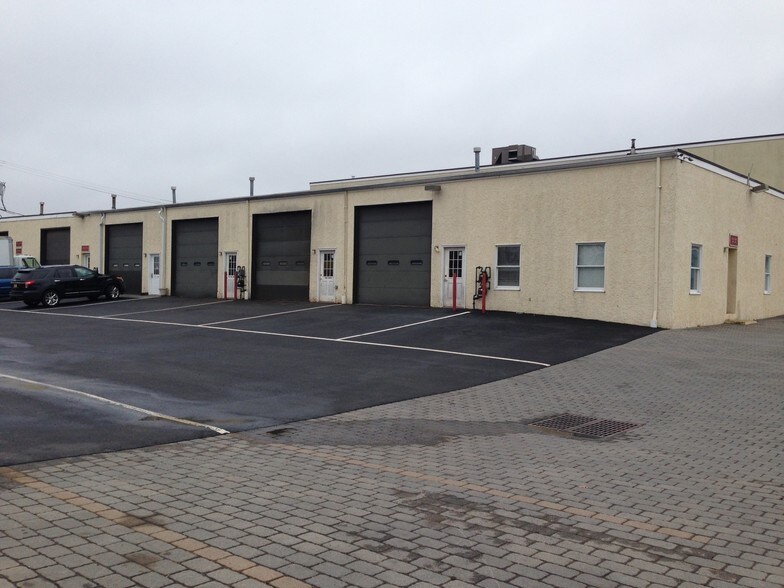 Primary Photo Of 81 Industrial Rd, Berkeley Heights Warehouse For Lease