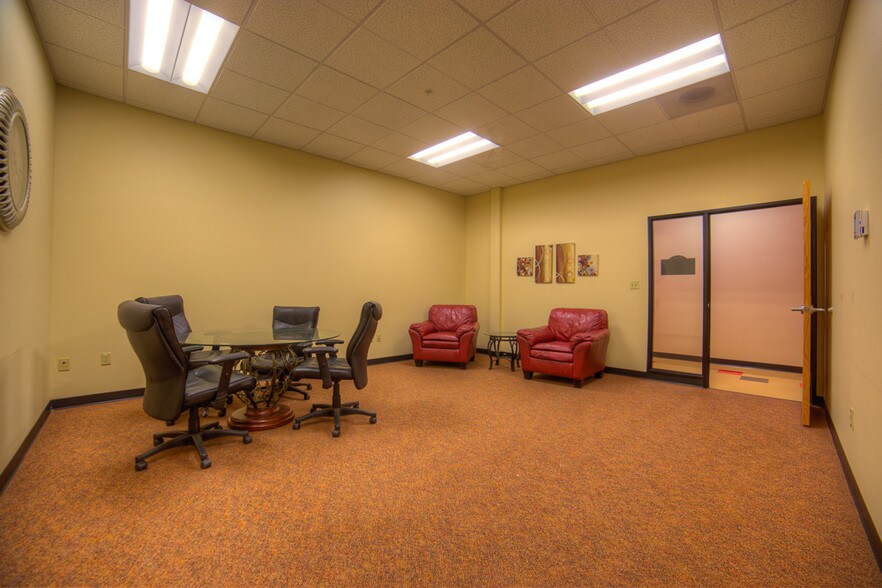 More Photos Of 410 W Bakerview Rd, Bellingham General Retail For Lease