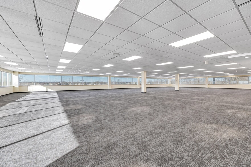 More Photos Of 3500 Packerland Dr, De Pere Office For Lease