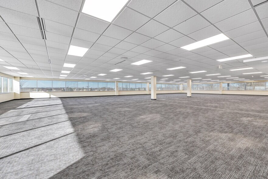 More Photos Of 3500 Packerland Dr, De Pere Office For Lease