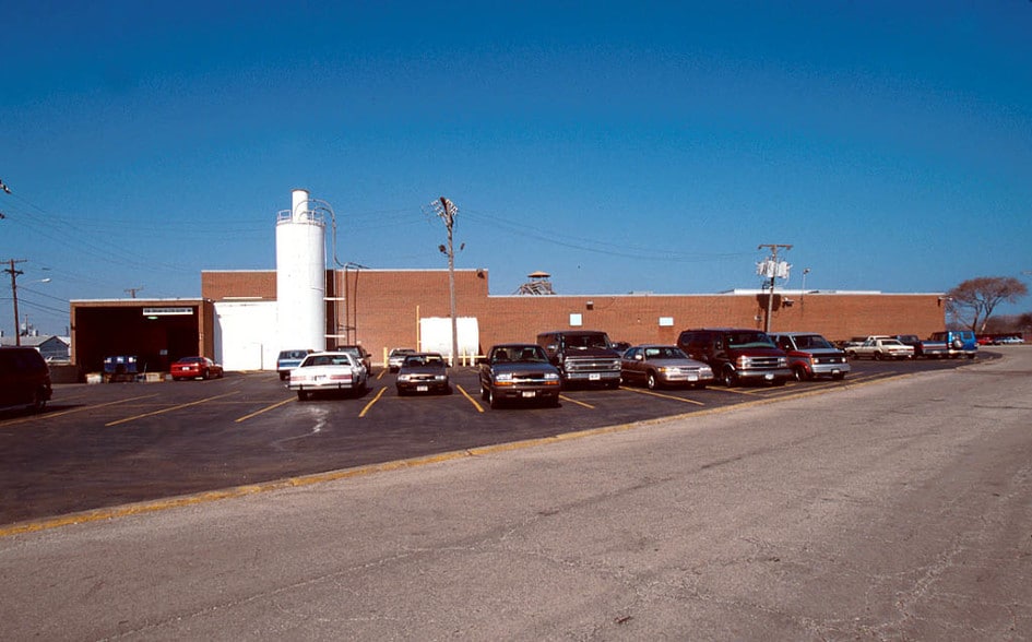 More Photos Of 1900 Foss Park Ave, North Chicago Warehouse For Sale