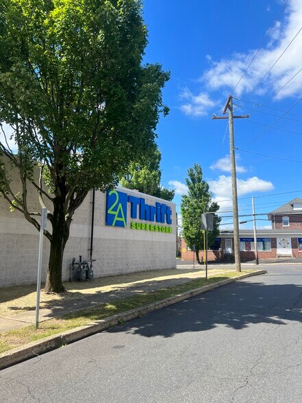 More Photos Of 300 N York Rd, Willow Grove Storefront For Sale