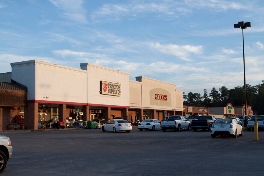 More Photos Of 12112-12130 Old 63 S, Lucedale General Retail For Lease