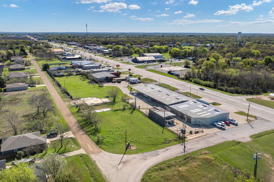 More Photos Of 2824 W Main St, Gun Barrel City General Retail For Lease