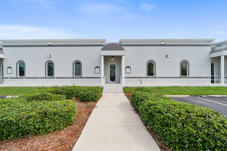 Primary Photo Of 150 W McKenzie St, Punta Gorda Medical For Lease