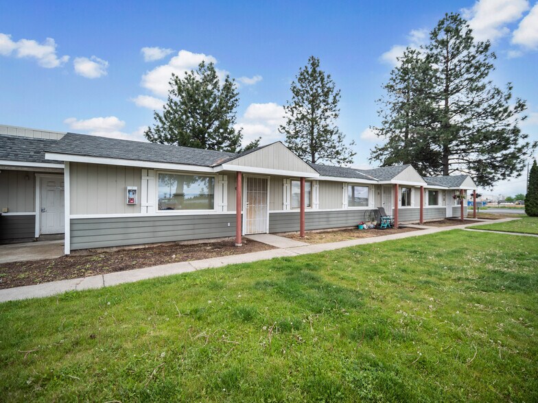 Primary Photo Of 25 N Airport Rd, Deer Park Apartments For Sale