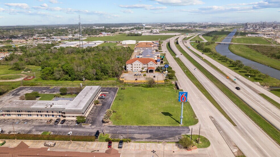 More Photos Of 1000 Highway 332, Clute Land For Sale