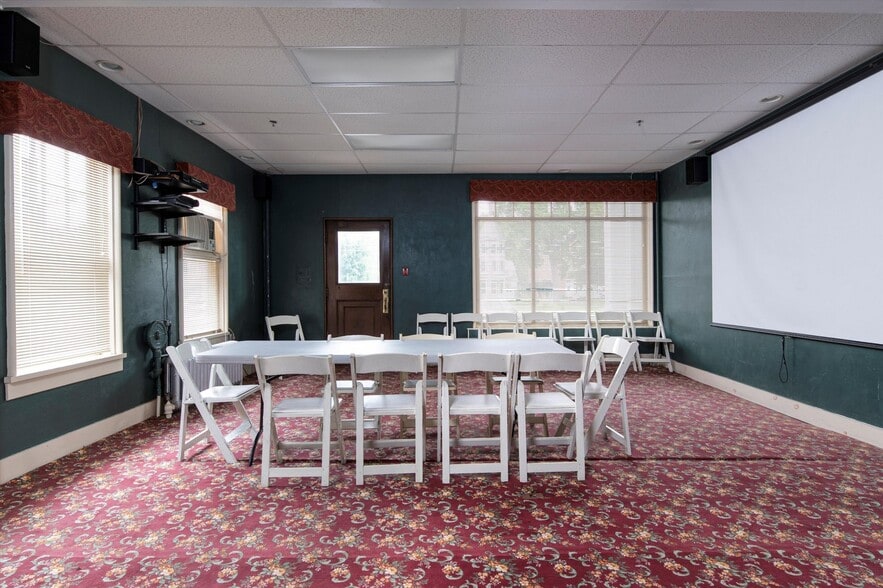 More Photos Of 40 The Common, Chester Hotel For Sale