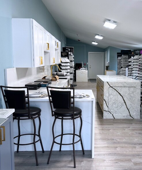 More Photos Of 138-142 Fisher St, Westborough Showroom For Lease