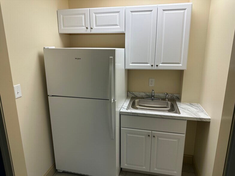 More Photos Of 3923 Blenheim Blvd, Fairfax Medical For Sale