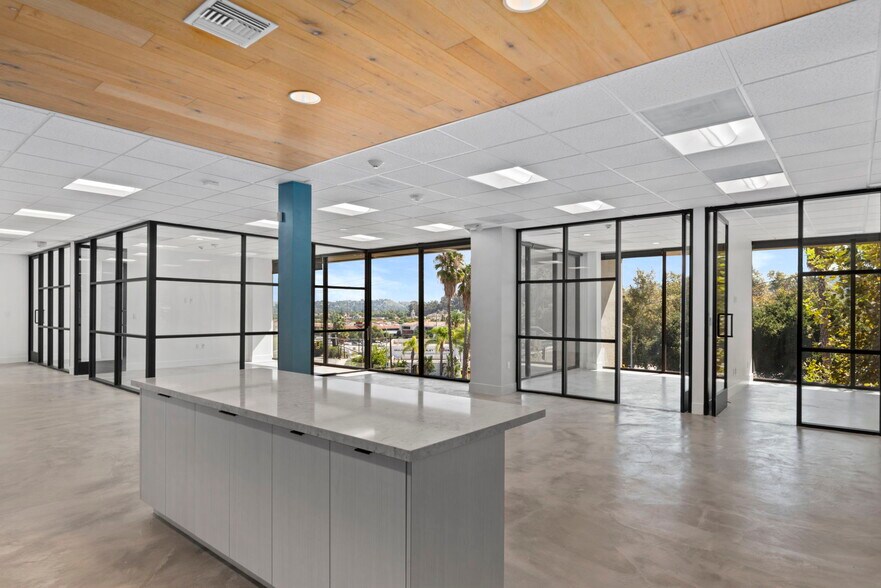 More Photos Of 5000 N Parkway Calabasas, Calabasas Unknown For Lease
