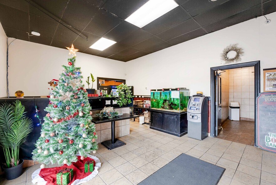 More Photos Of 231 St Paul St W, St Catharines General Retail For Sale