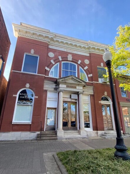 More Photos Of 306-310 Public Sq, Franklin Storefront For Lease