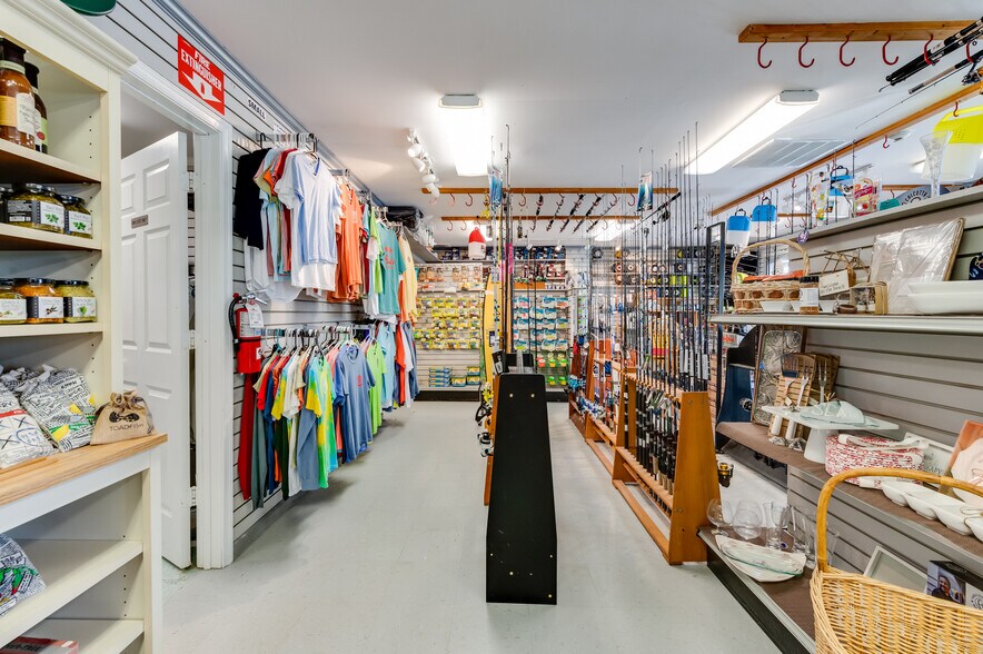 More Photos Of 16552 General Puller Hwy, Deltaville Specialty For Sale