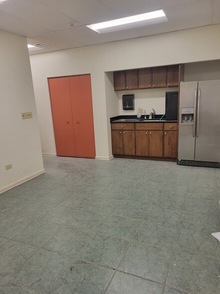 More Photos Of 223 Interstate Rd, Addison Light Manufacturing For Sale