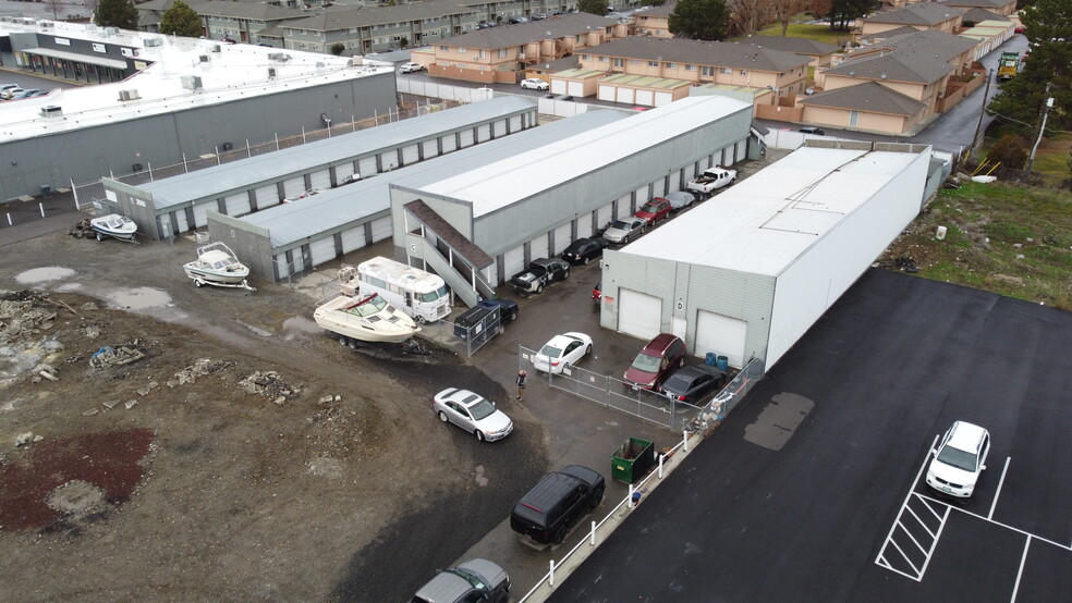 More Photos Of 3060 W Clearwater Ave, Kennewick Self Storage For Sale