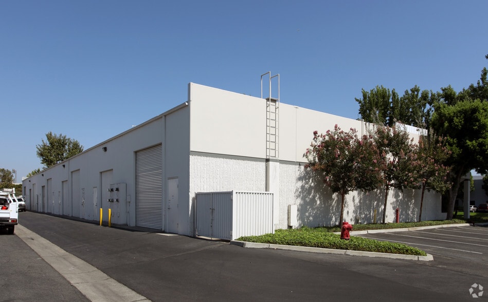 More Photos Of 1591 S Sinclair St, Anaheim Unknown For Lease