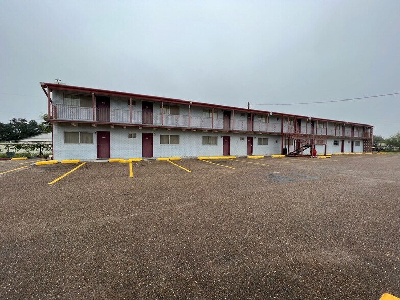 More Photos Of 512 E Riley St, Freer Hospitality For Sale