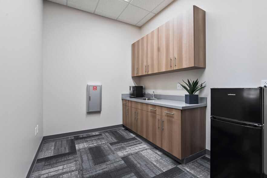 More Photos Of 5015 NW Canal St, Riverside Office For Lease