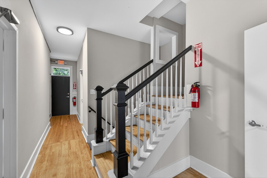 More Photos Of 208 St Marys St, Raleigh Loft Creative Space For Sale