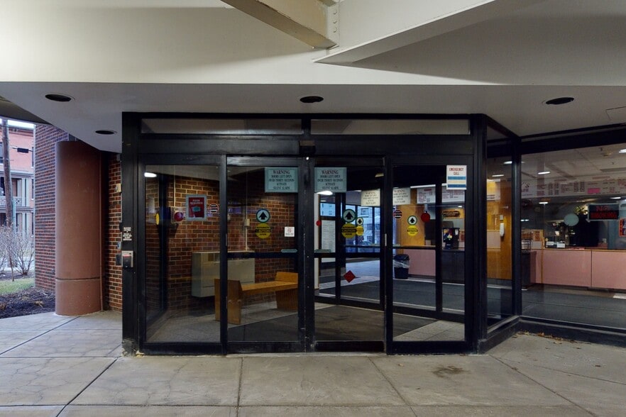 More Photos Of 1000 E Genesee St, Syracuse Medical For Lease