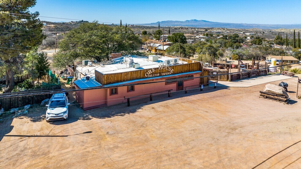 More Photos Of 1200 N Jefferson Dr, Oracle Bar For Sale