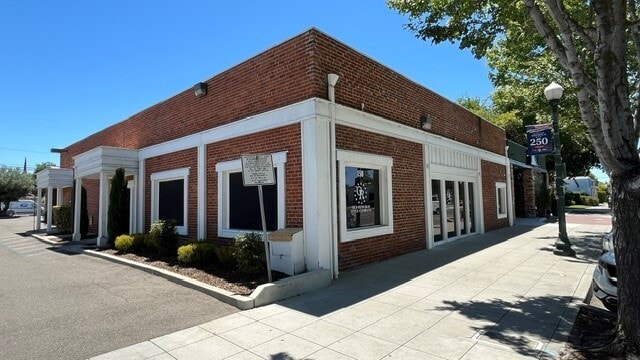 More Photos Of 150 W 10th St, Tracy Office For Lease