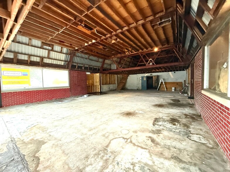 More Photos Of 905 W Trenton Ave, Morrisville Freestanding For Lease