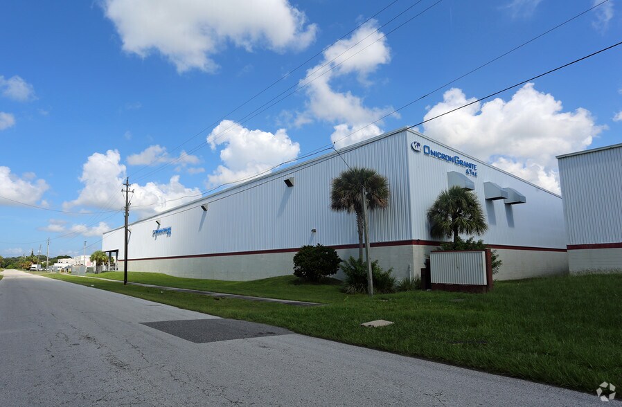 More Photos Of 5115 W Clifton Ave, Tampa Warehouse For Sale