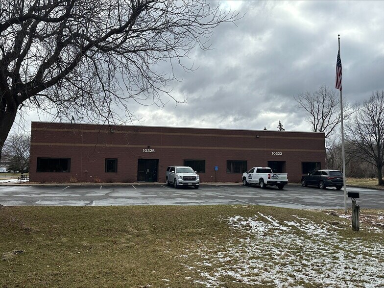 More Photos Of 10323-10327 NE Flanders St, Blaine Distribution For Sale