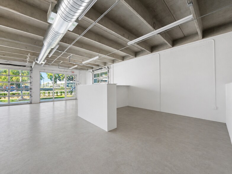 More Photos Of 410-470 NE 1st Ave, Hallandale Restaurant For Lease