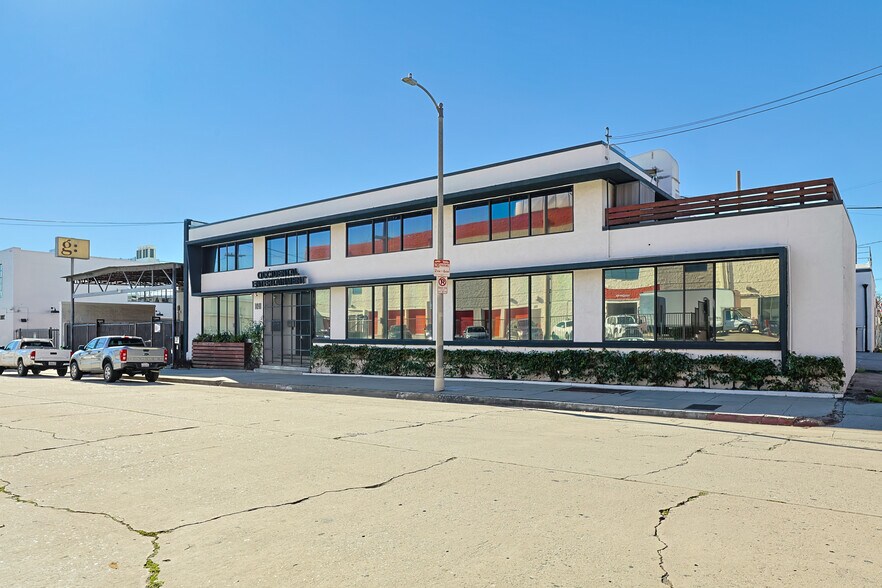 More Photos Of 1041 N Mansfield Ave, Los Angeles Light Distribution For Sale