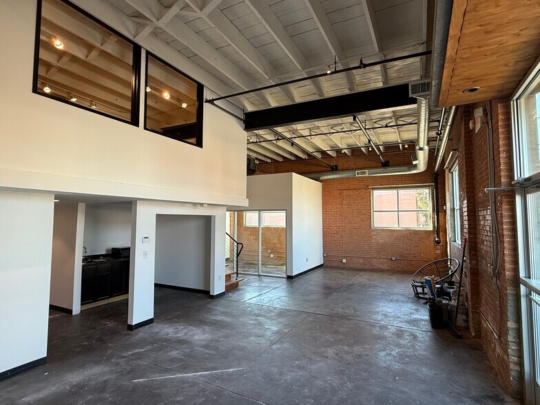 More Photos Of 4000 East Side Ave, Dallas Loft Creative Space For Lease