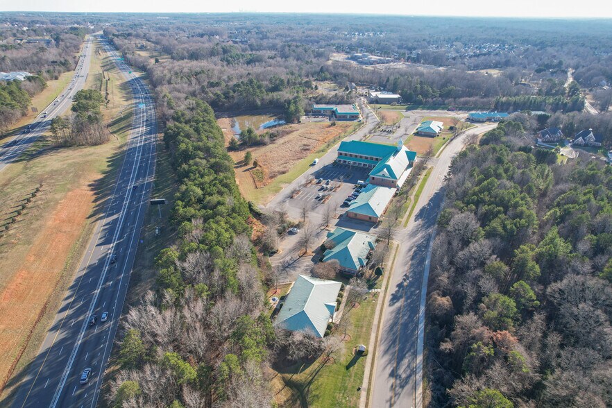 More Photos Of 15905 Brookway Dr, Huntersville Office For Lease