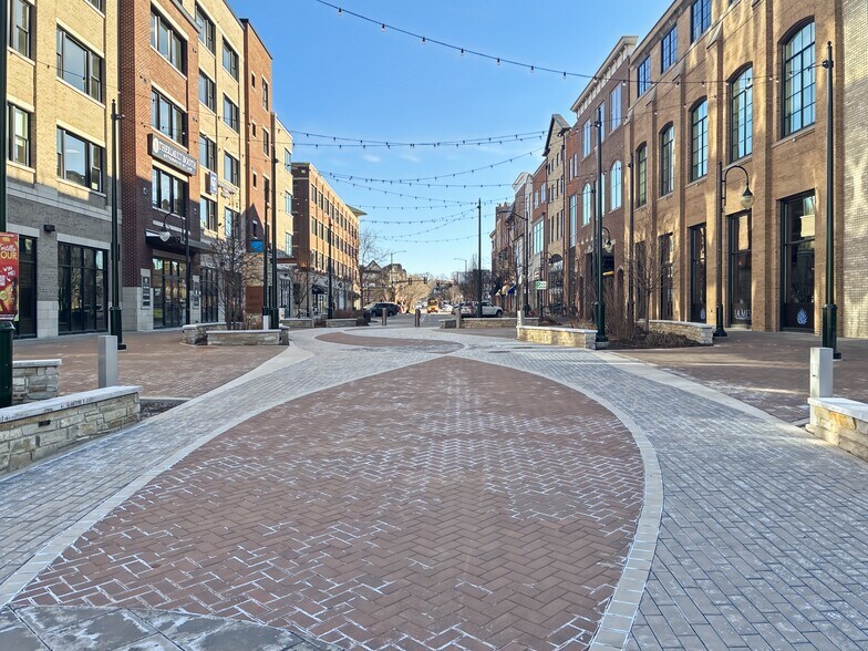 More Photos Of 51-181 S 1st St, St Charles Coworking Space